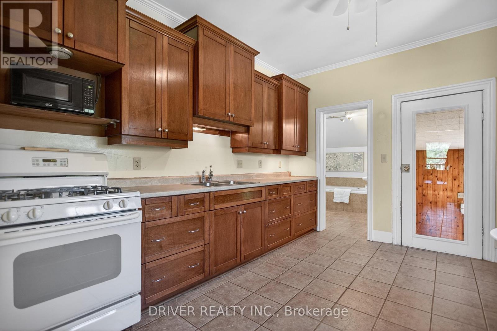 230 Alma Street — Photo 007