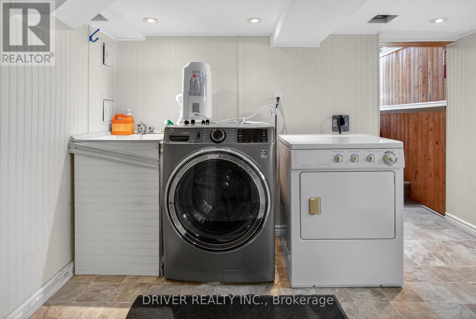 230 Alma Street — Photo 018