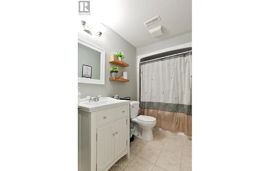 36 Spruce Street W — Bathroom
