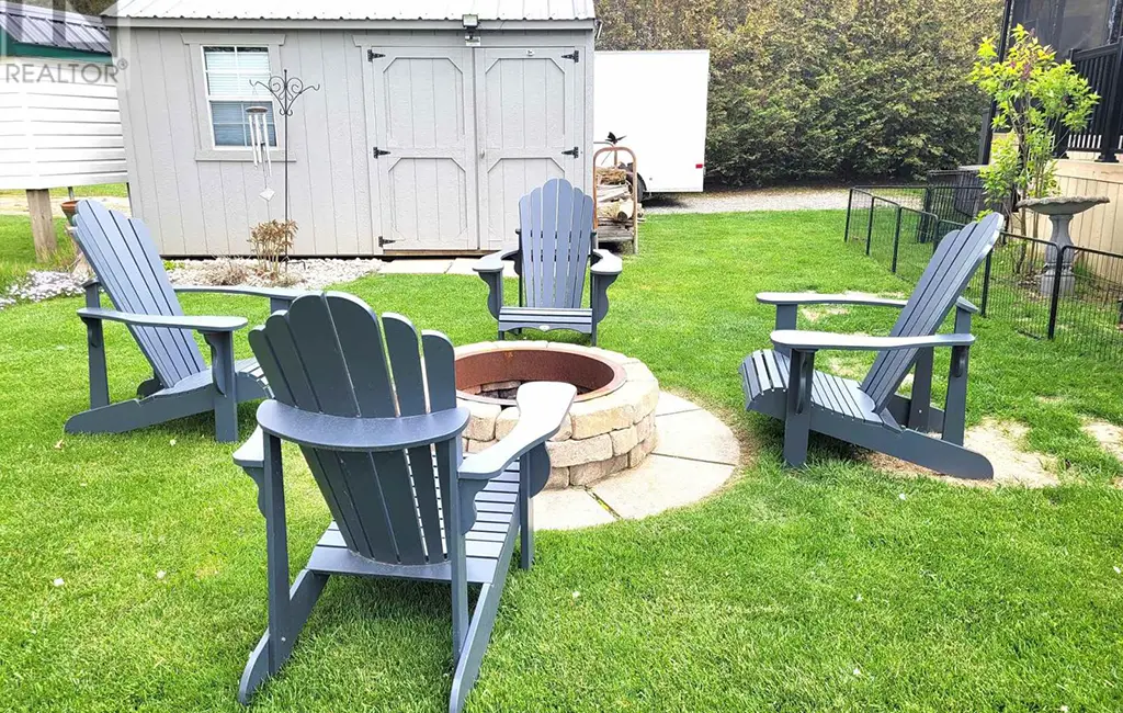 89 – 930 Lakeshore Road — Backyard