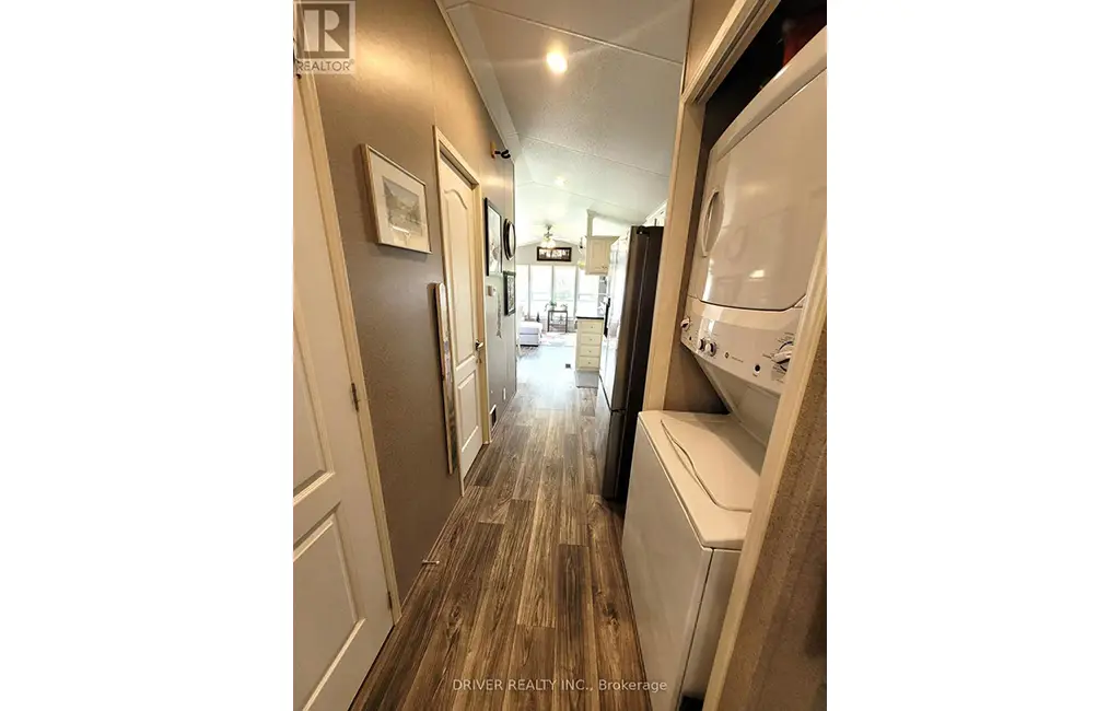 89 – 930 Lakeshore Road — Laundry